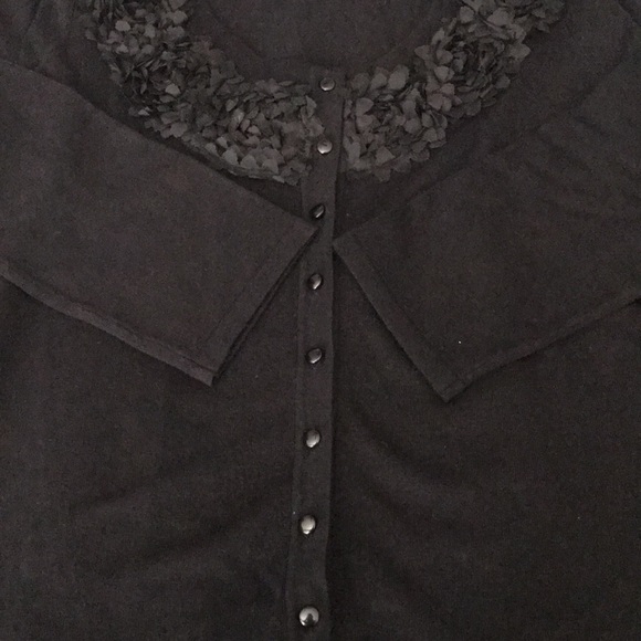 Women’s Sweater - Picture 3 of 4